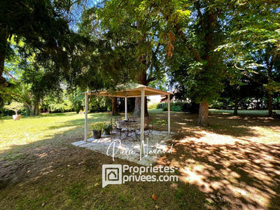 Maison - 230 m² - 9 pièces