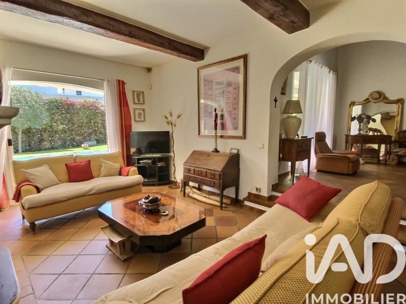 Maison - 240 m² - 10 pièces