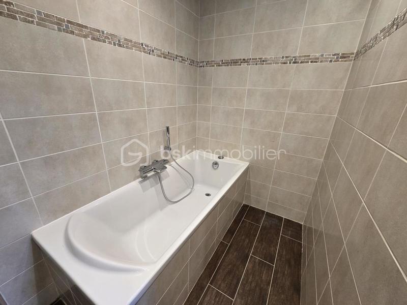 Maison traditionnelle - 183 m² - 5 pièces