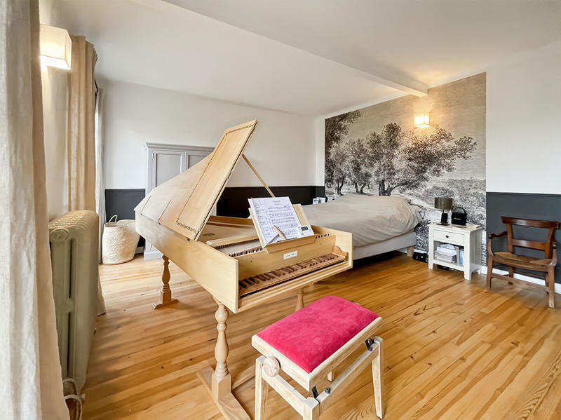 Maison - 210 m² - 8 pièces