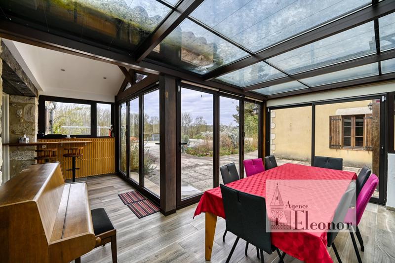 Maison traditionnelle - 477 m² - 23 pièces