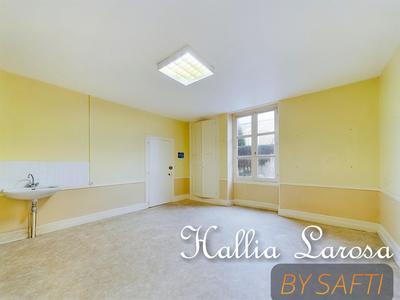 Maison - 275 m² - 8 pièces