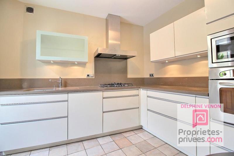 Maison - 201 m² - 6 pièces