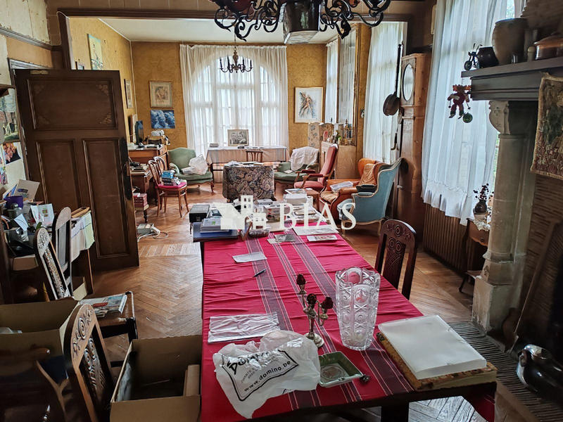 Maison - 256 m² - 12 pièces