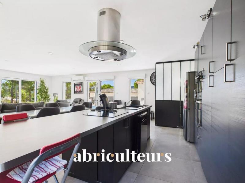 Maison - 186 m² - 4 pièces