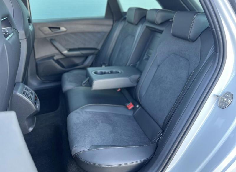 Cupra Leon St Vz 272 Hybrid Rechargeable / Toit Pano Ouvrant Coffre et Seieges Elec Keyless Sennheiser