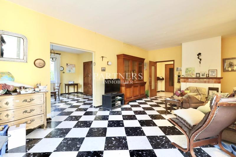 Maison - 365 m² - 11 pièces