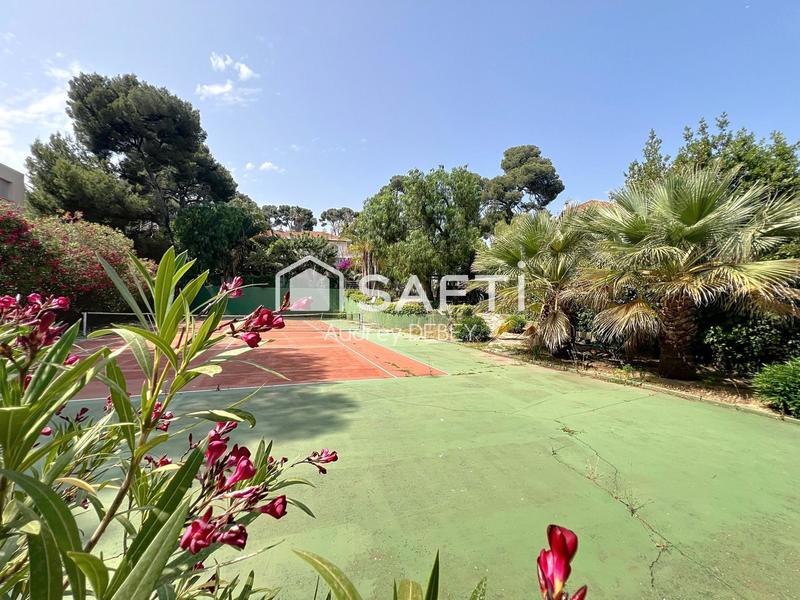 Villa - 398 m² - 8 pièces