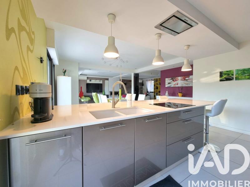 Maison - 249 m² - 9 pièces