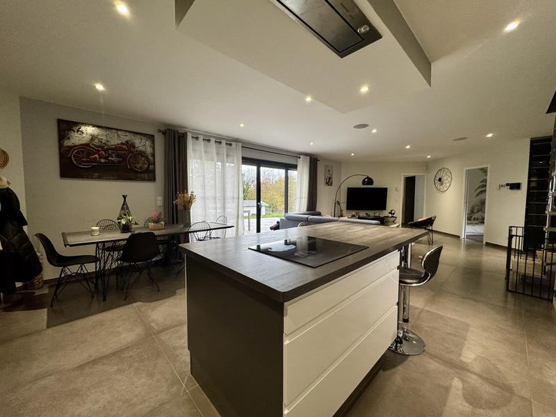 Maison - 168 m² - 7 pièces