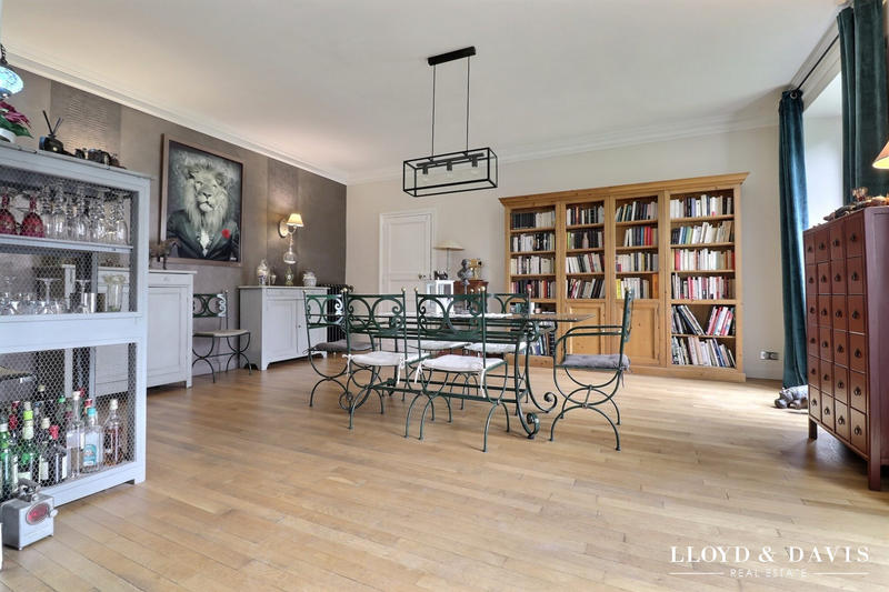 Maison - 455 m² - 13 pièces