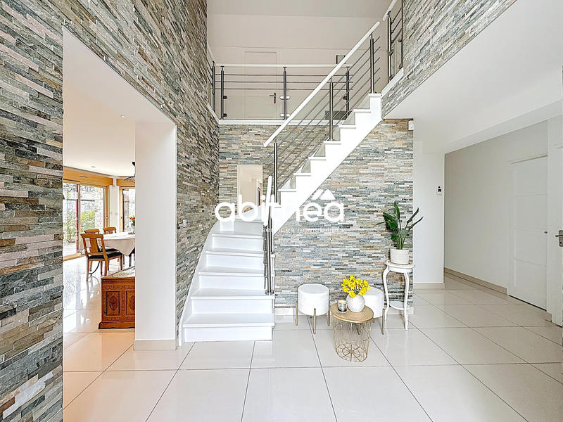 Maison - 200 m² - 9 pièces