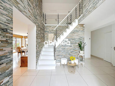 Maison - 200 m² - 9 pièces