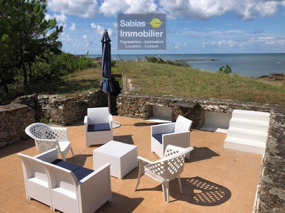 Maison - 140 m² - 5 pièces