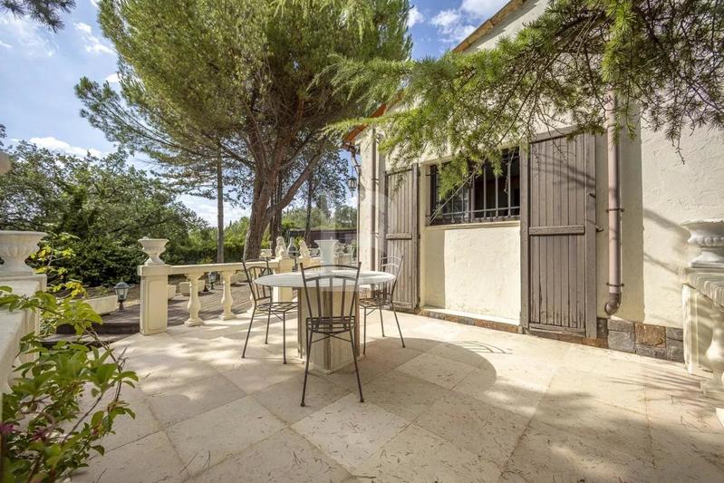 Villa - 370 m² - 8 pièces