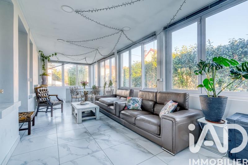 Maison - 218 m² - 9 pièces