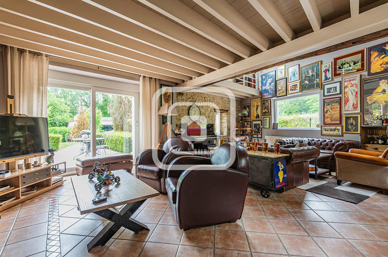 Maison - 350 m² - 8 pièces