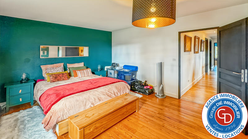 Maison - 207 m² - 8 pièces