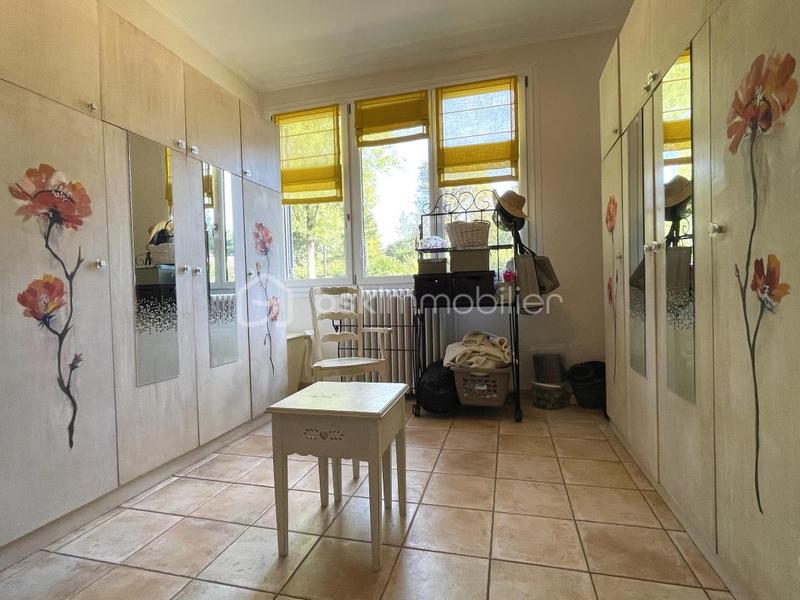 Maison traditionnelle - 263 m² - 8 pièces