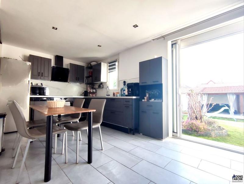 Maison traditionnelle - 102 m² - 6 pièces