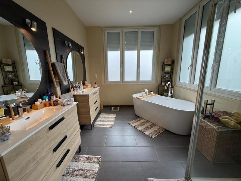 Maison de ville - 250 m² - 6 pièces