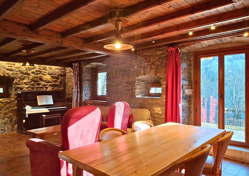 Maison - 236 m² - 10 pièces