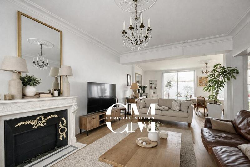 Maison - 240 m² - 8 pièces