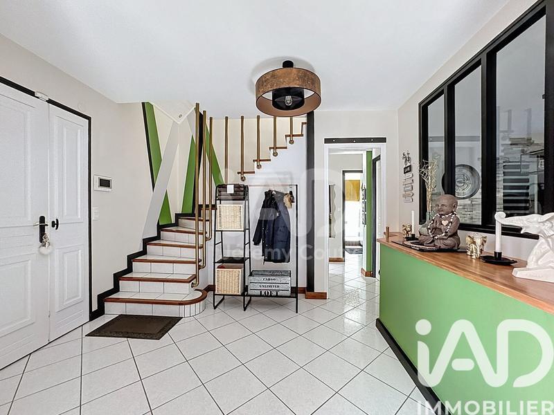 Maison - 201 m² - 9 pièces