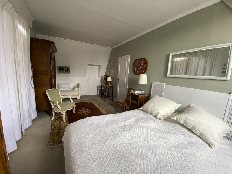 Maison - 260 m² - 11 pièces