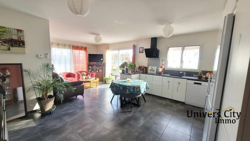 Maison - 90 m² - 4 pièces