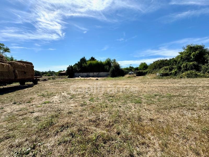 Terrain constructible - 1 495 m²