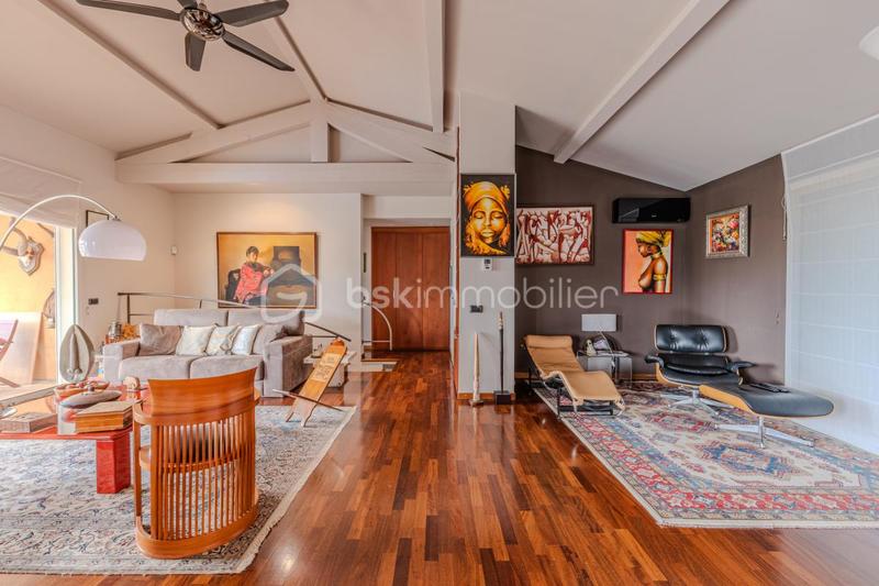 Villa - 229 m² - 6 pièces