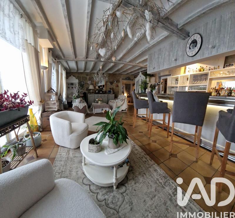 Maison - 1 300 m² - 20 pièces