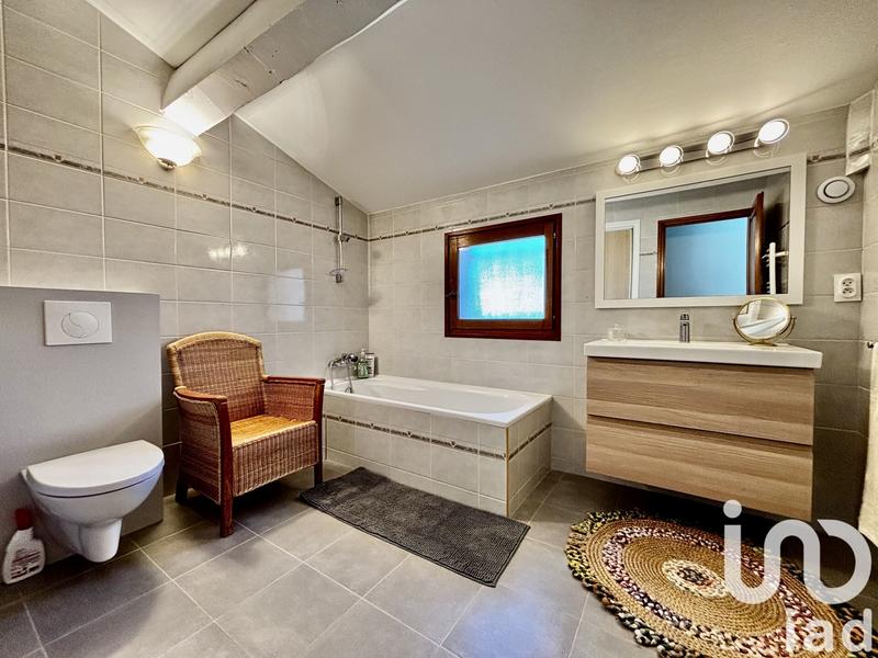 Maison - 212 m² - 8 pièces