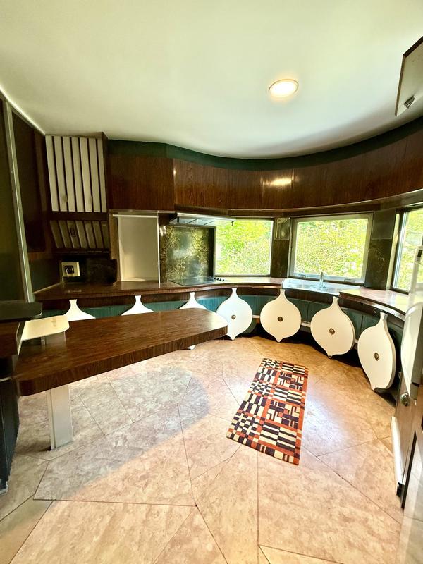 Maison traditionnelle - 232 m² - 7 pièces