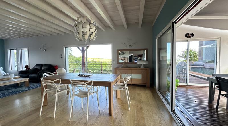 Maison - 220 m² - 7 pièces