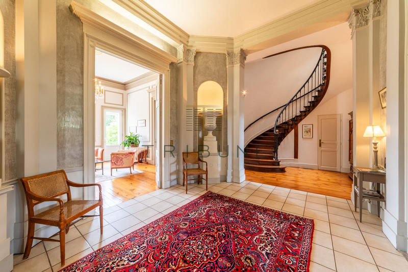 Maison - 500 m² - 10 pièces