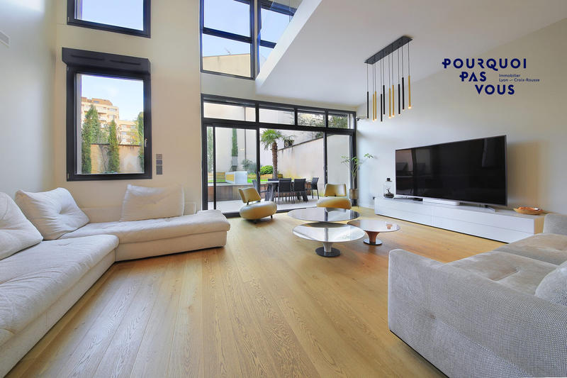 Maison - 210 m² - 6 pièces