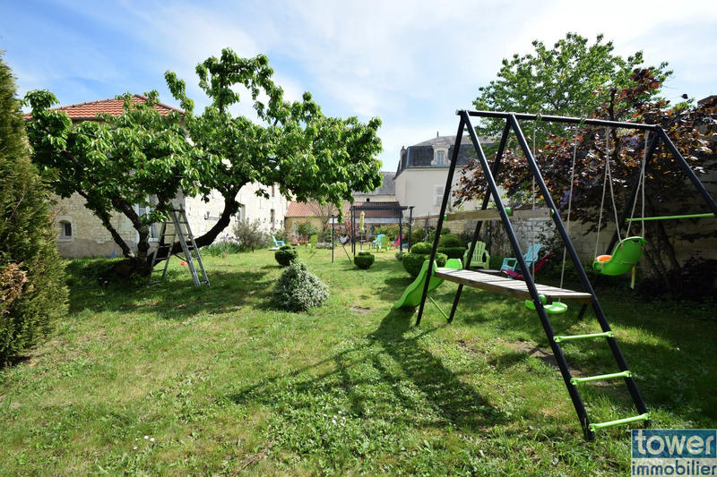 Maison - 309 m² - 12 pièces