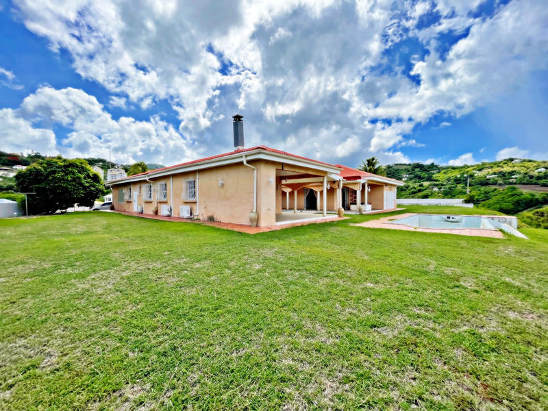 Maison - 317 m² - 8 pièces