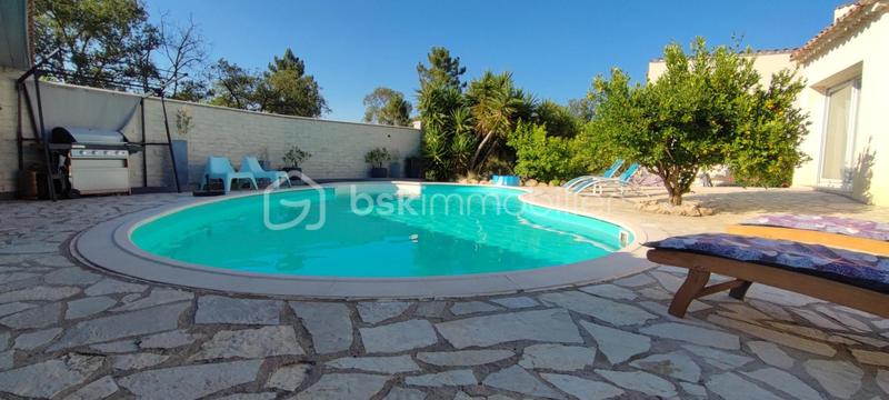 Demeure - 242 m² - 8 pièces