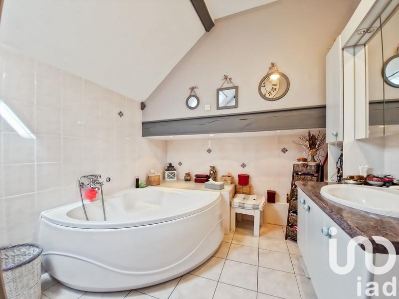 Maison - 211 m² - 8 pièces