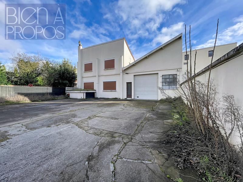 Maison ancienne - 473 m² - 10 pièces