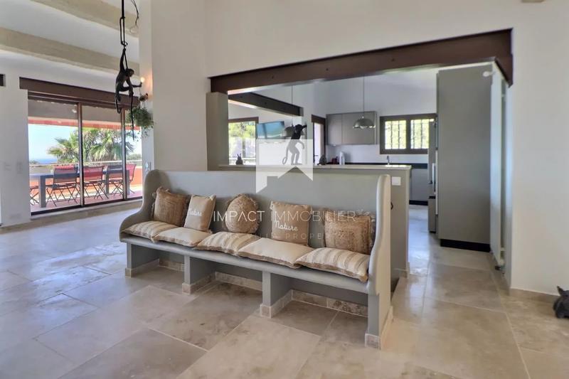 Maison - 241 m² - 6 pièces