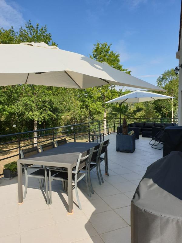 Maison - 281 m² - 8 pièces