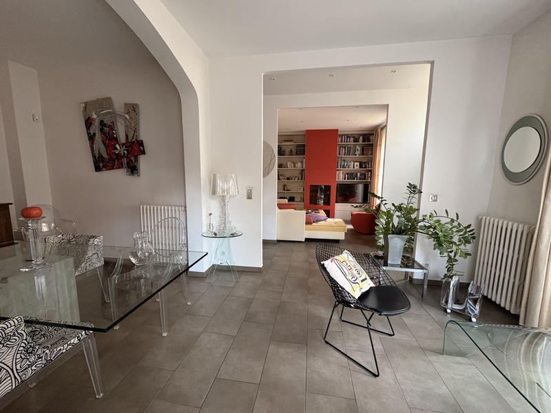 Maison - 180 m² - 8 pièces