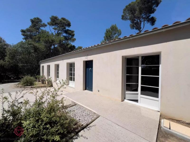 Propriété - 345 m² - 9 pièces