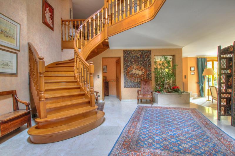 Maison - 295 m² - 8 pièces