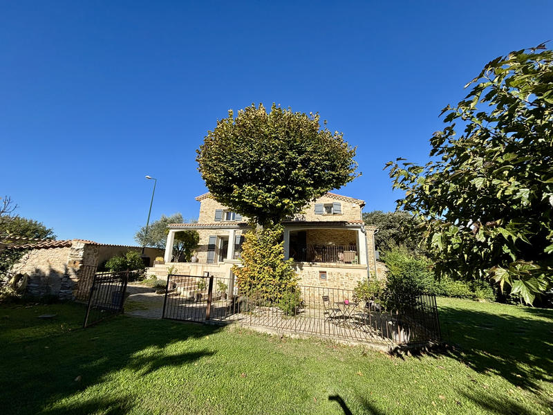 Mas - 240 m² - 8 pièces