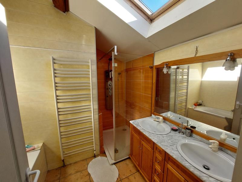 Maison - 203 m² - 5 pièces